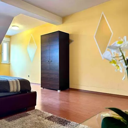 شقة Luksuzni Apartman ' Versace '