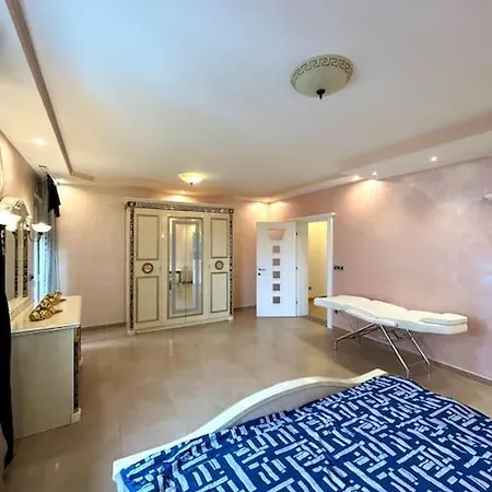 شقة Luksuzni Apartman ' Versace '