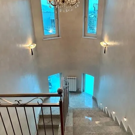 شقة Luksuzni Apartman ' Versace '
